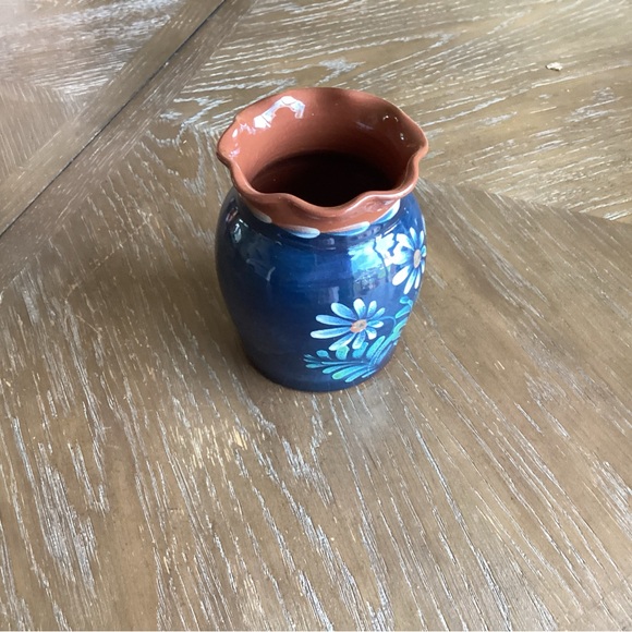 Art Pottery Vase - Picture 5 of 8